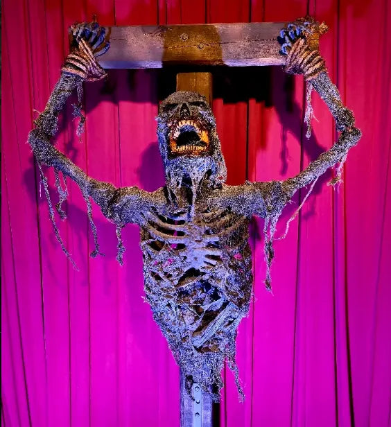 Screaming & Twisting Corpse Halloween Prop