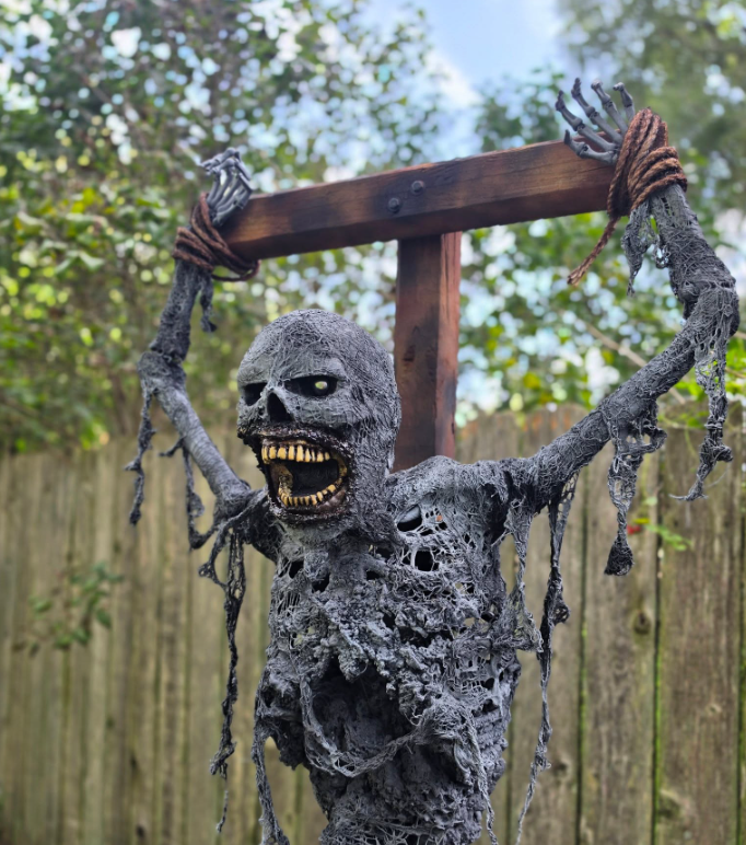 Screaming & Twisting Corpse Halloween Prop