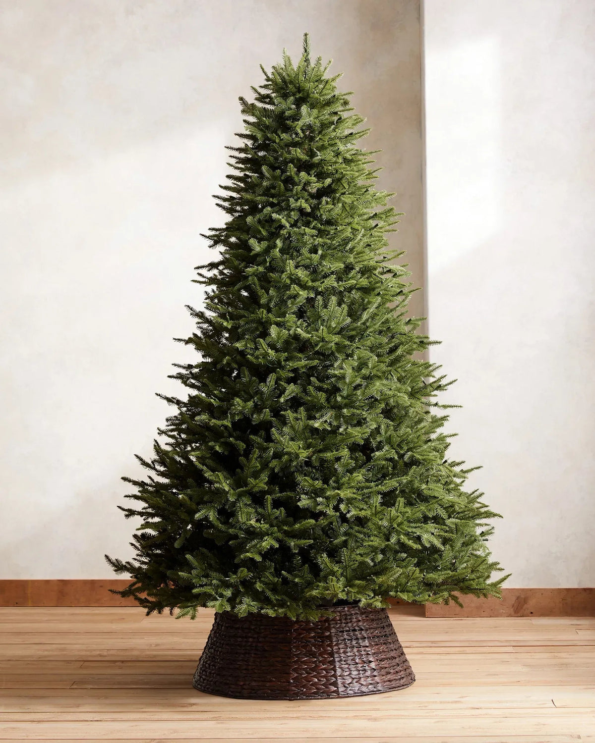 7.5 ft SMART Grand Duchess Twinkling Balsam Fir LED Pre-Lit Tree T27