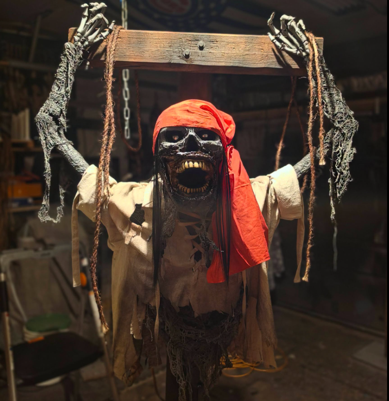 Screaming & Twisting Corpse Halloween Prop